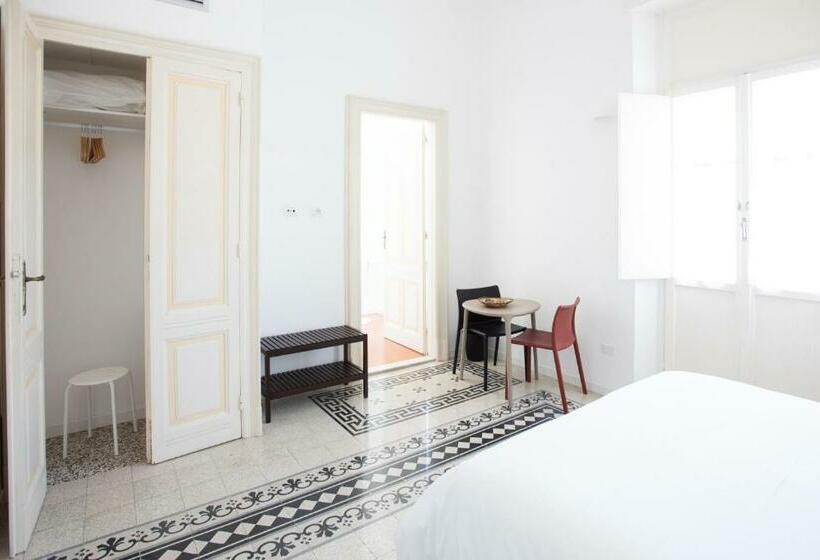 Номер Стандарт, B&b Angioy 18