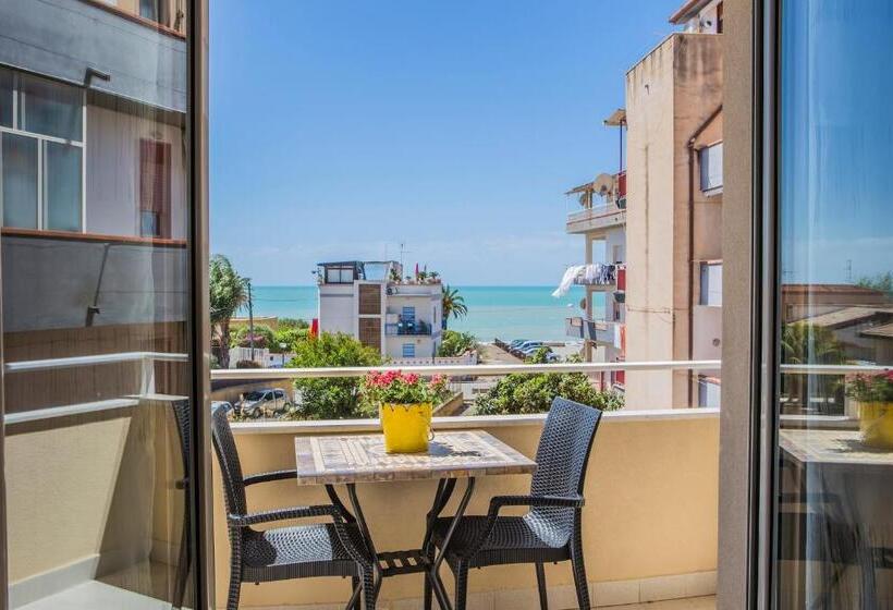 豪华海景房带阳台, Le Notti Di Morfeo