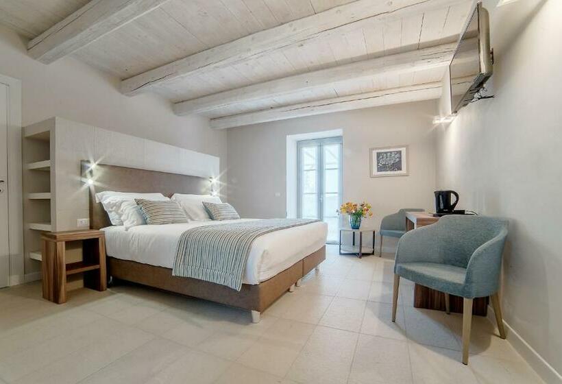 Superior Interior Room, Agromarino