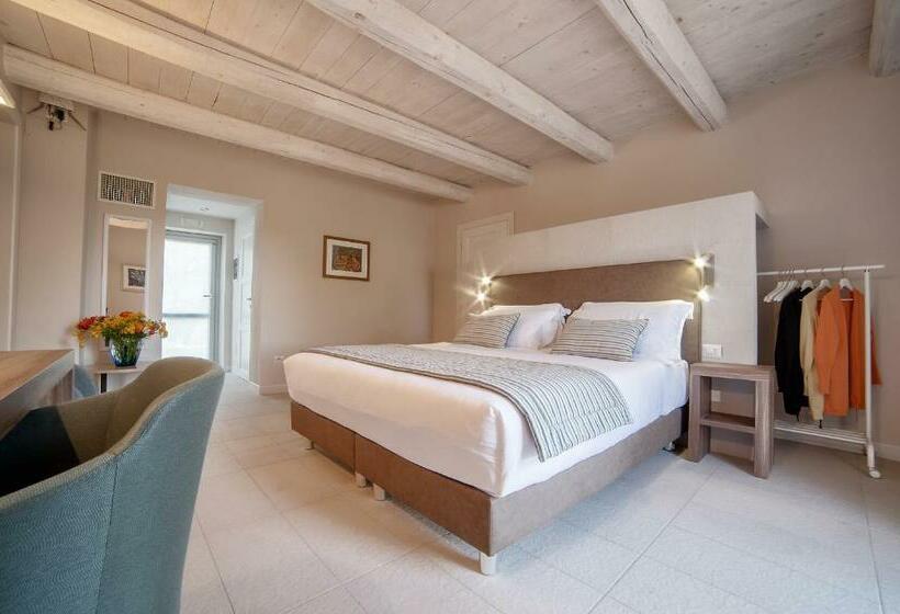 Superior Interior Room, Agromarino