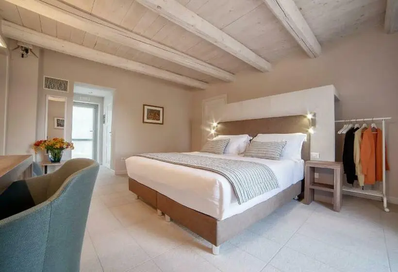 Superior Interior Room, Agromarino