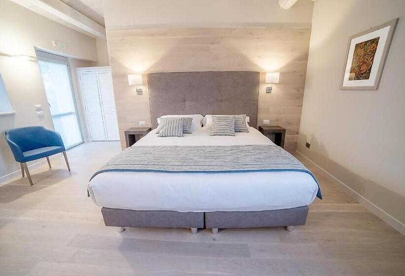 اتاق سوپریور سه تخته, Agromarino