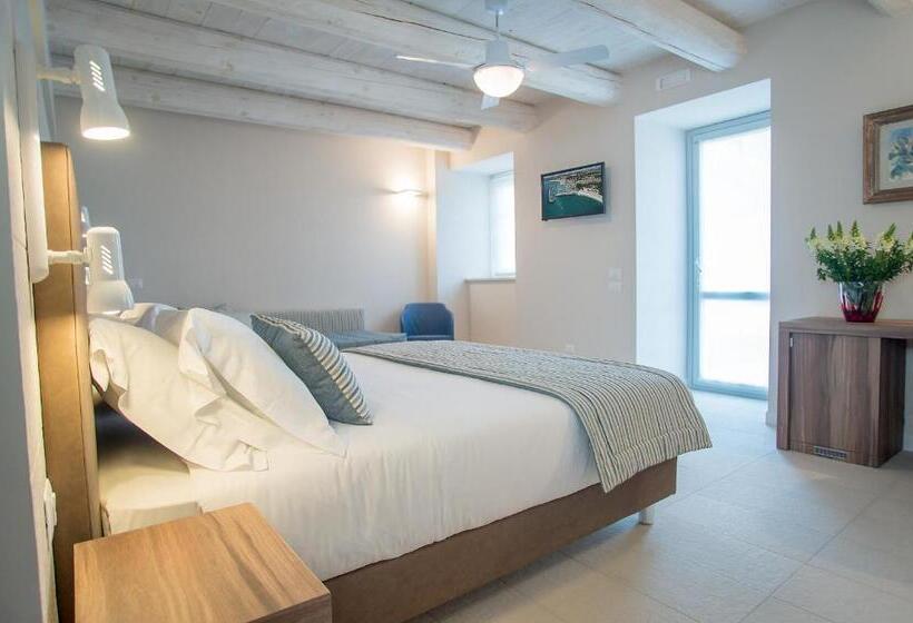 اتاق استاندارد پریمیوم سه تخته, Agromarino