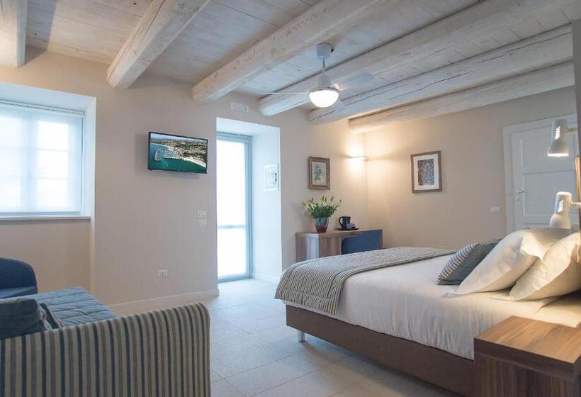 اتاق استاندارد پریمیوم سه تخته, Agromarino