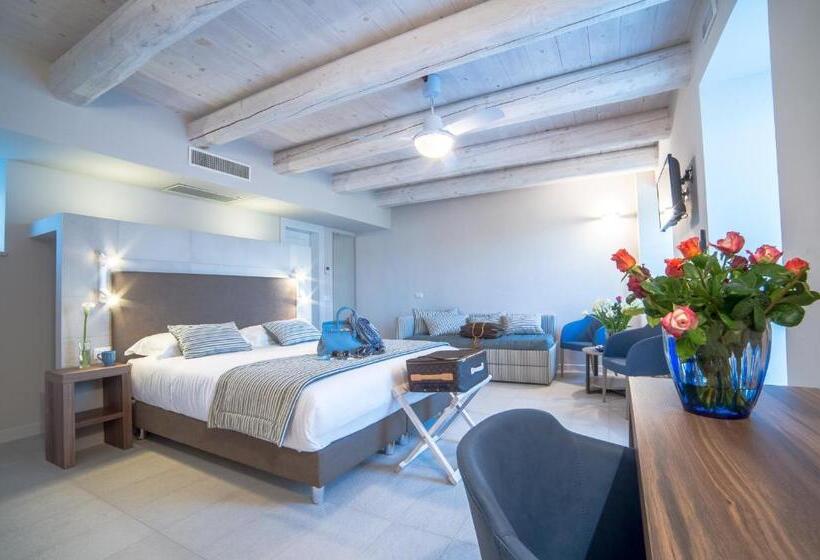 اتاق استاندارد پریمیوم سه تخته, Agromarino