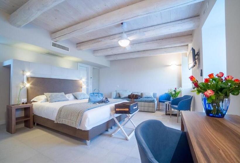 اتاق استاندارد پریمیوم سه تخته, Agromarino