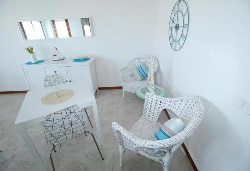 Deluxe Kolmen Hengen Huone Merinäkymä, Cala Chiara