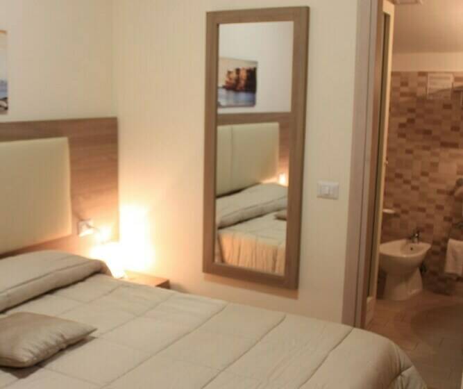 חדר קומפורט לשלושה, La Piazza