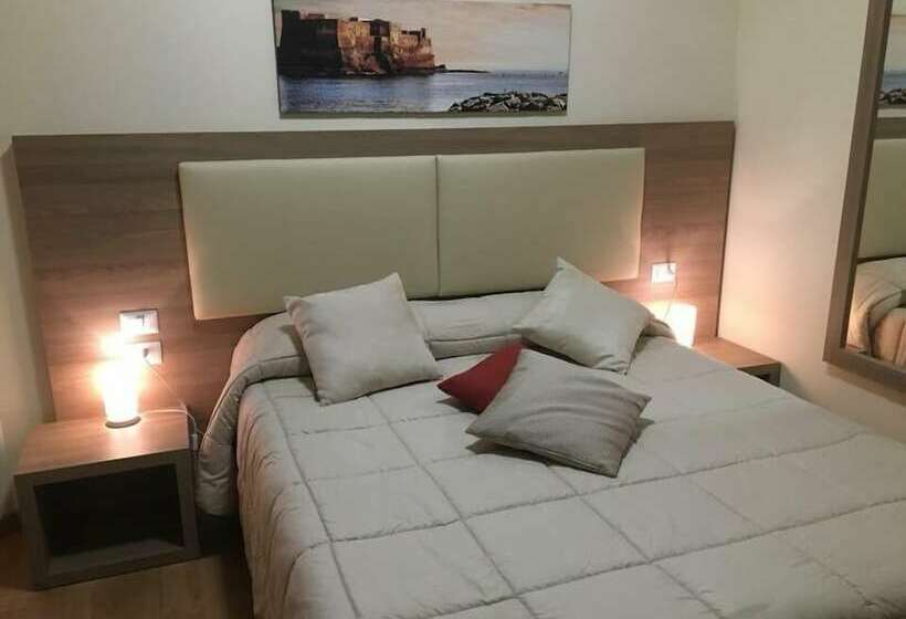 חדר קומפורט לשלושה, La Piazza