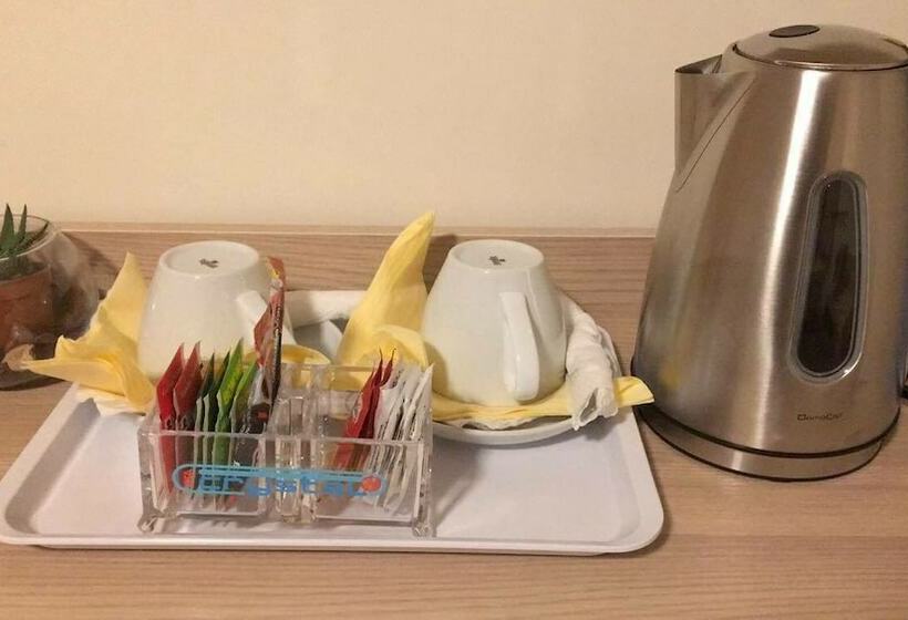 חדר קומפורט לשלושה, La Piazza