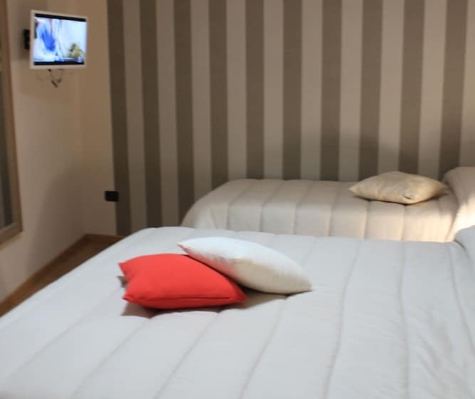 חדר סטנדרט לשלושה, La Piazza