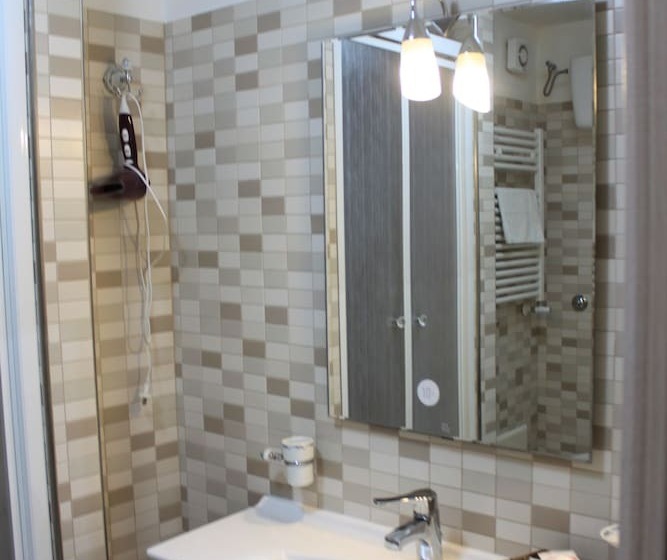 חדר קלאסי לארבעה, La Piazza