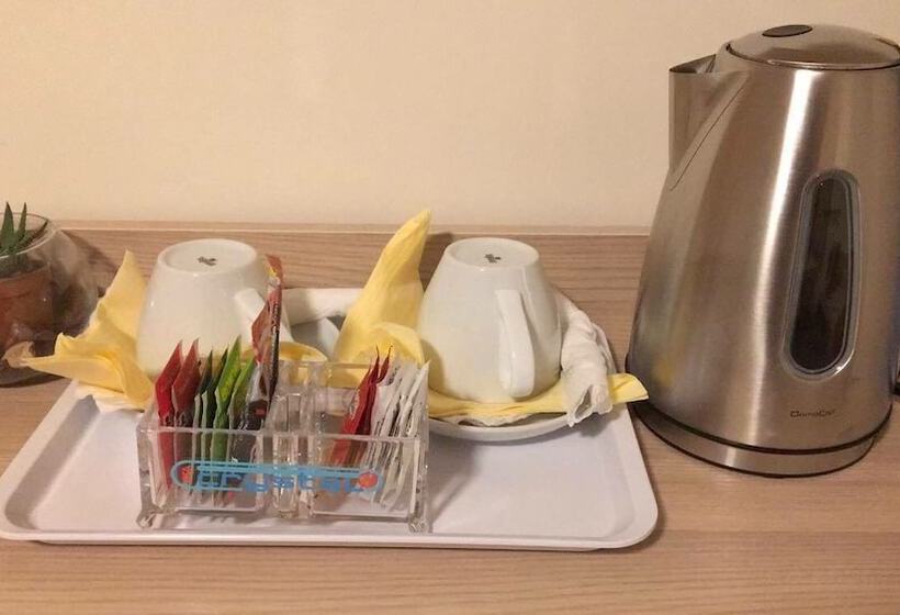 חדר קלאסי לארבעה, La Piazza