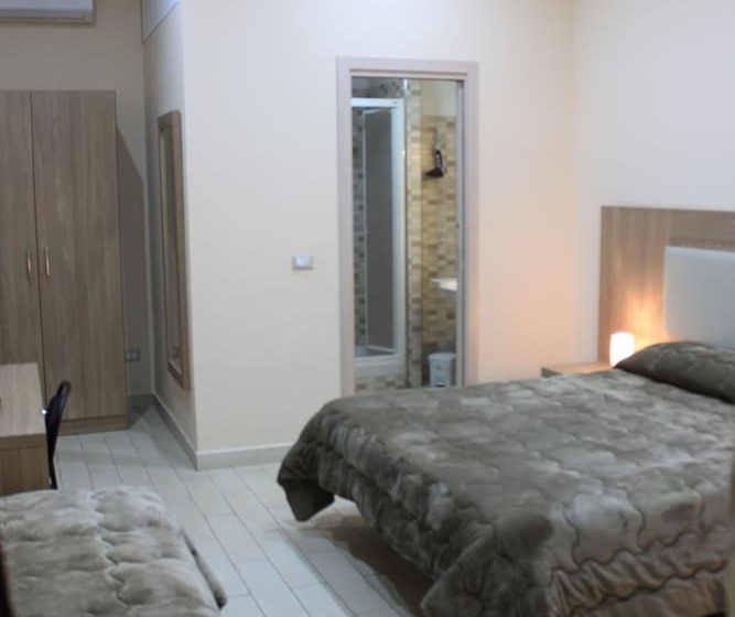 חדר קלאסי לארבעה, La Piazza