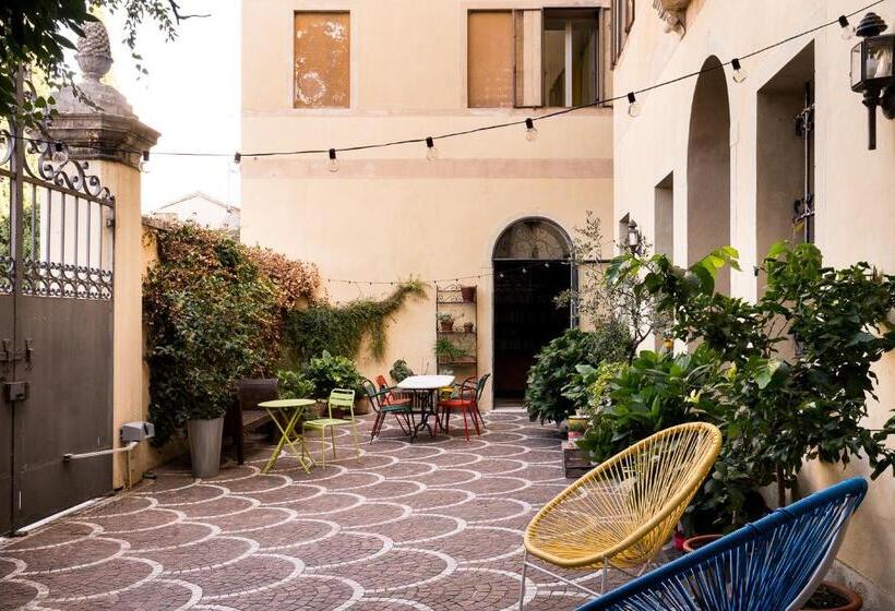 带阳台的豪华间, Le 33