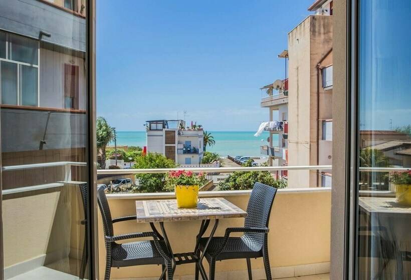 豪华海景房带阳台, Le Notti Di Morfeo