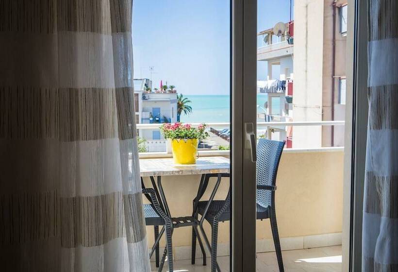 豪华海景房带阳台, Le Notti Di Morfeo