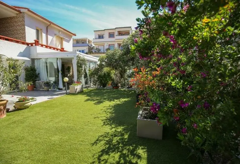Deluxe Kolmen Hengen Huone, Villa Piana