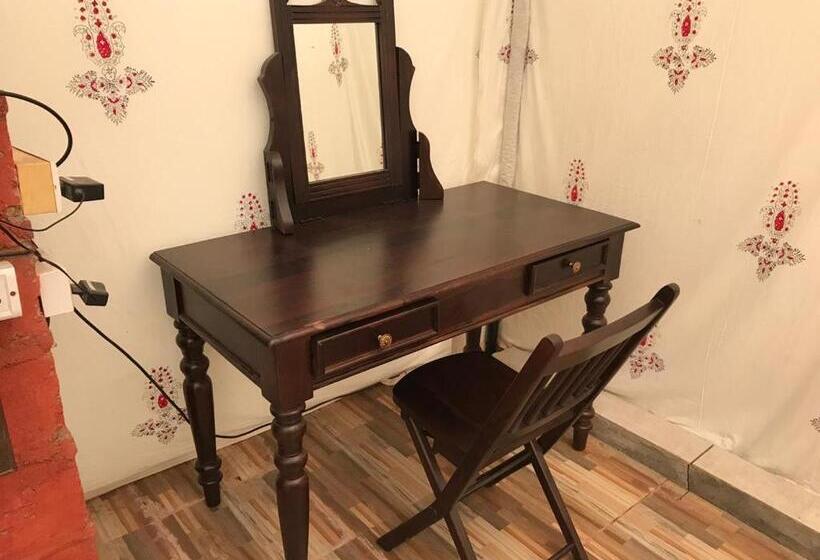 كوخ قياسي, Gir Pride Resort