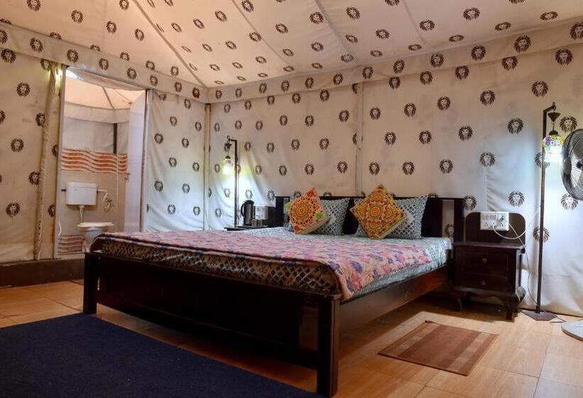 كوخ قياسي, Gir Pride Resort