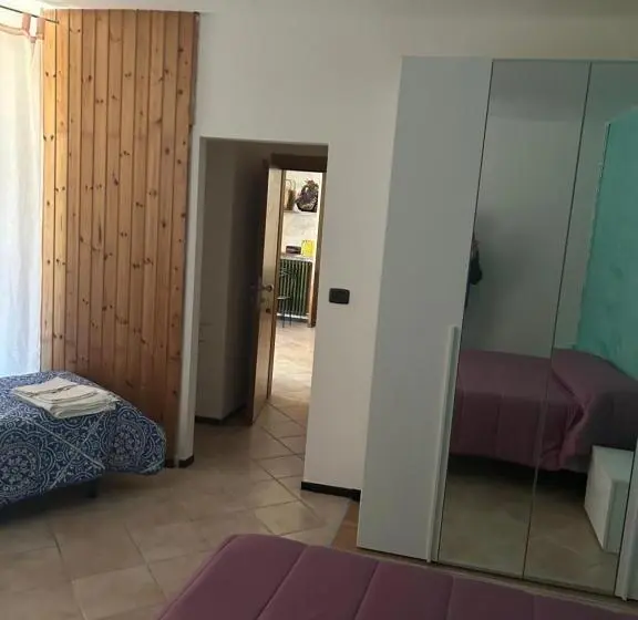Basic Kolmen Hengen Huone, Albergo La Grolla