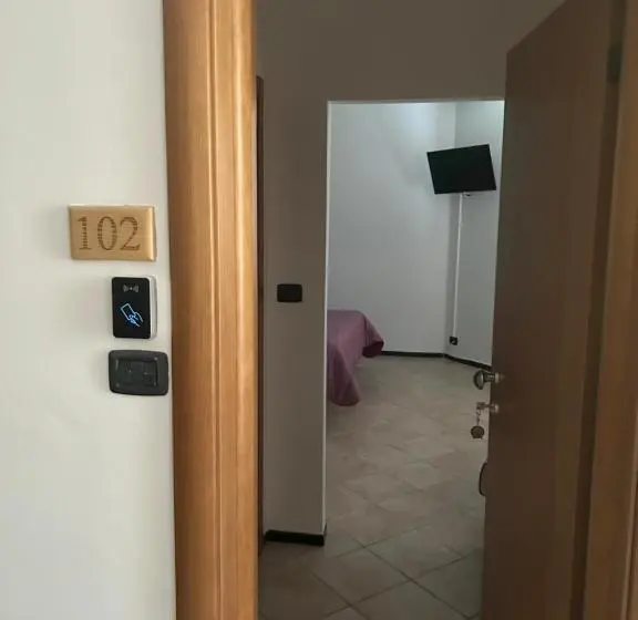 Basic Kolmen Hengen Huone, Albergo La Grolla
