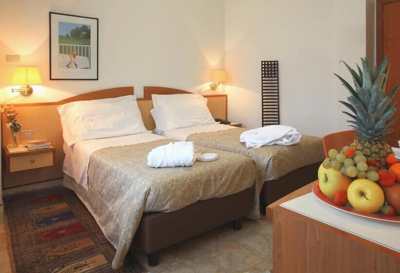 اتاق استاندارد, Alexandra