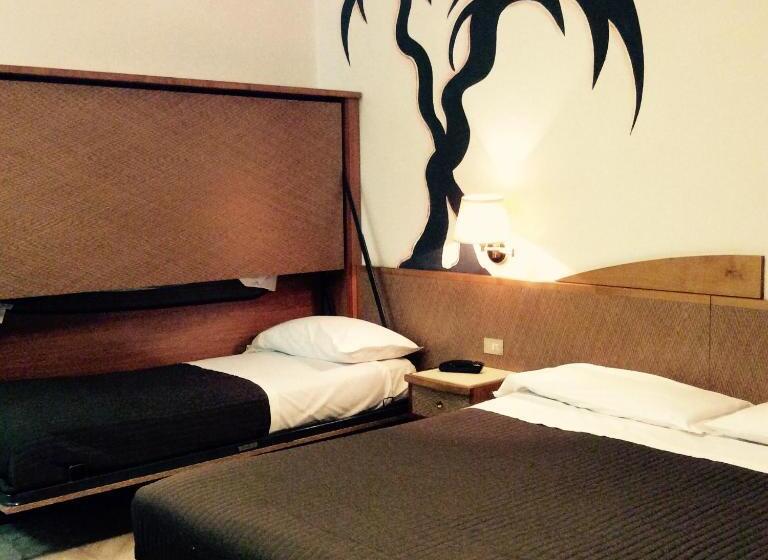 اتاق استاندارد سه نفره, Alexandra