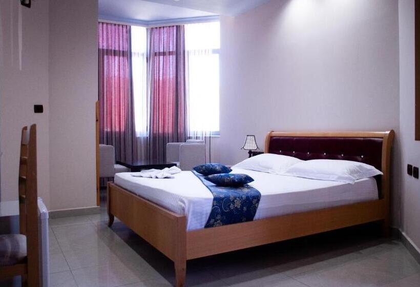 غرفة ديلوكس عائلية, Alvero