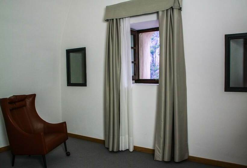 جناح جونيور مزوَّد بشرفة, Cavour Et Des Officiers