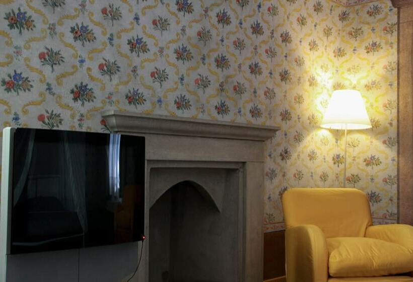 غرفة قياسية, Cavour Et Des Officiers