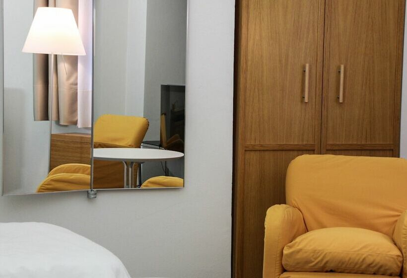 غرفة قياسية, Cavour Et Des Officiers