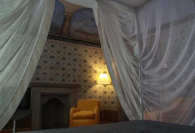 جناح, Cavour Et Des Officiers