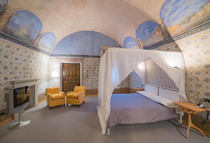 جناح, Cavour Et Des Officiers