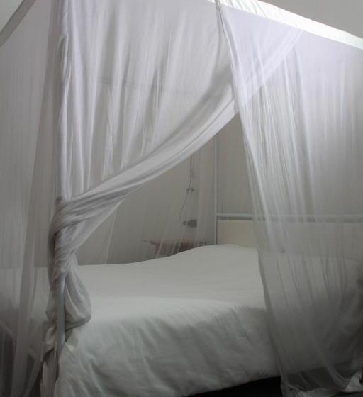 غرفة قياسية, Cavour Et Des Officiers