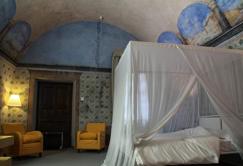 جناح, Cavour Et Des Officiers