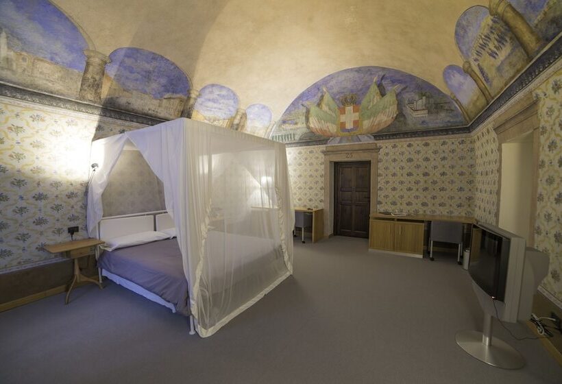 جناح, Cavour Et Des Officiers