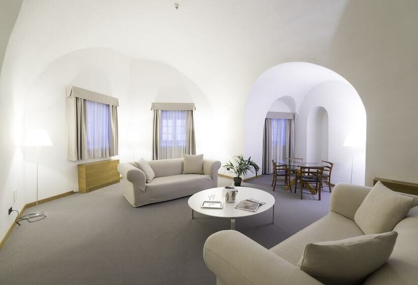 جناح, Cavour Et Des Officiers