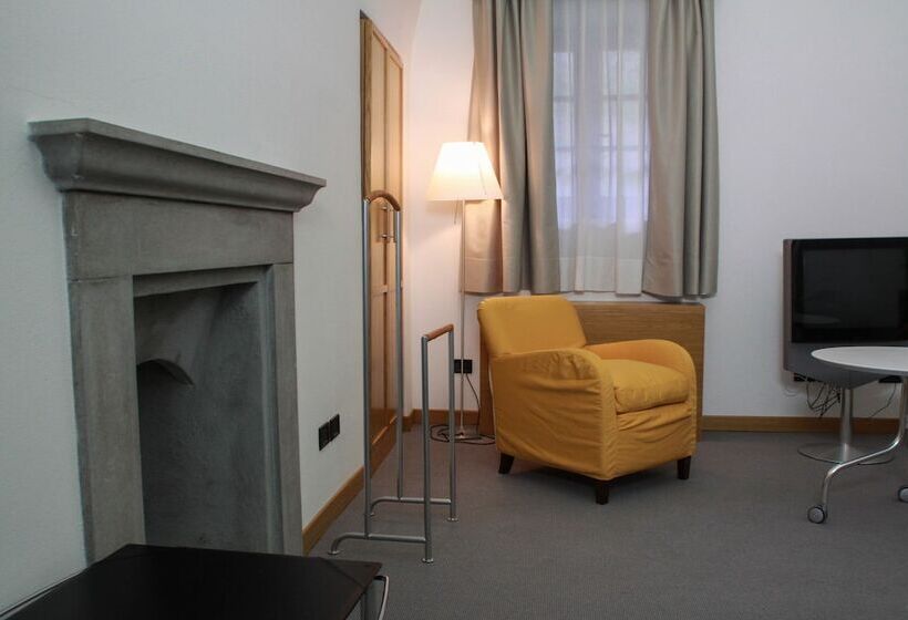 غرفة قياسية, Cavour Et Des Officiers