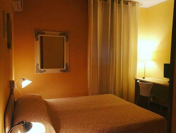 חדר סטנדרט, Commercio