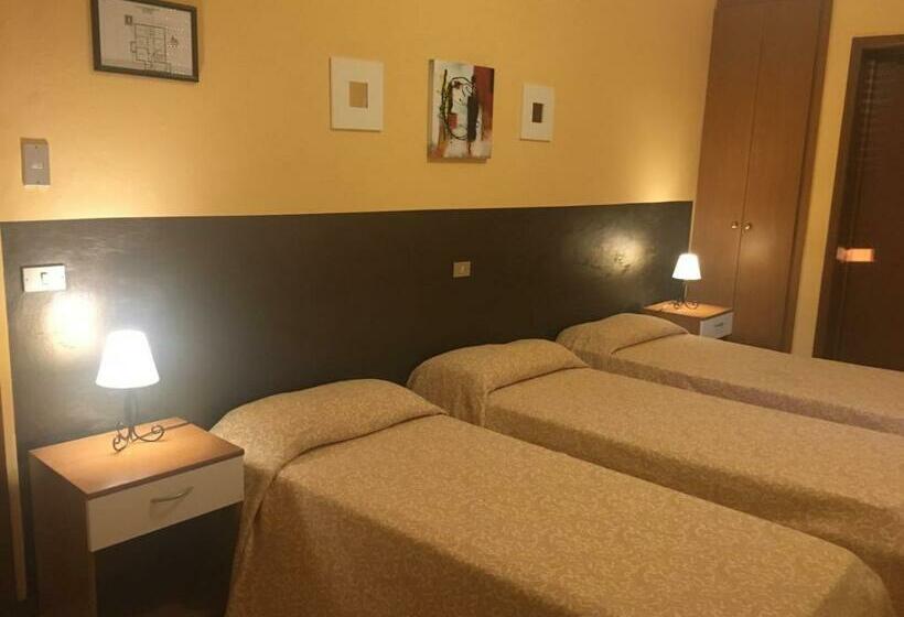 חדר סטנדרט לשלושה, Commercio