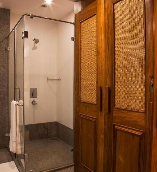 Quarto superior, The Guwahati Address By Centre Point