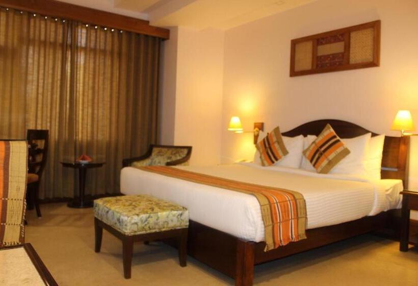 デラックスルーム, The Guwahati Address By Centre Point