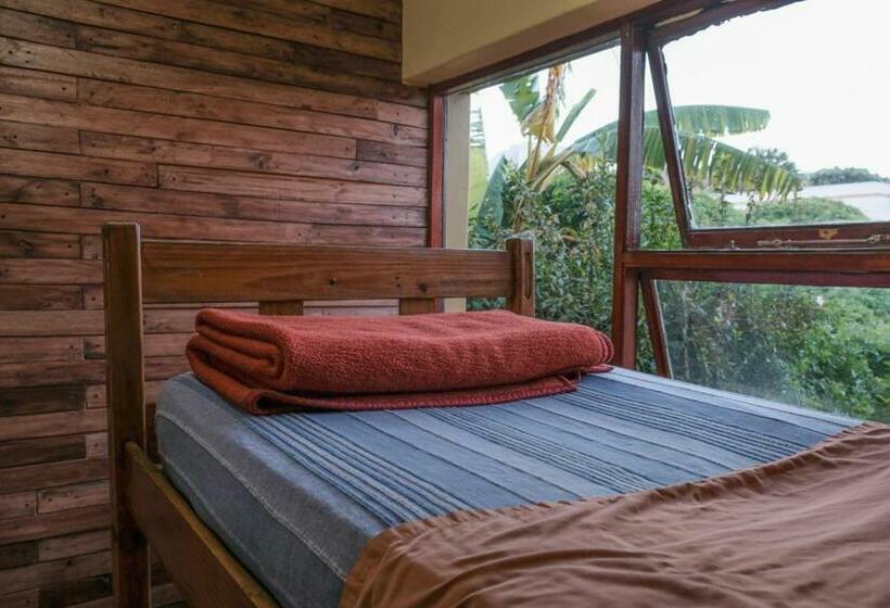 اتاق استاندارد با سرویس بهداشتی مشترک, African Ubuntu Backpackers