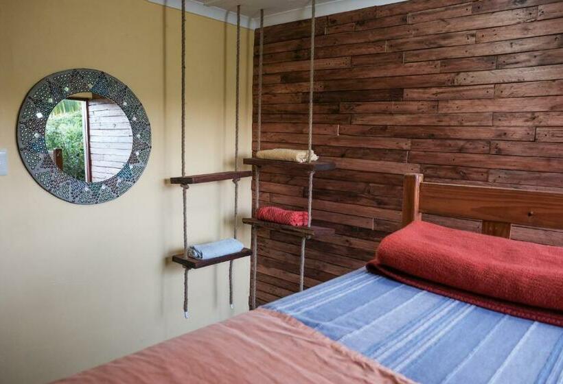 اتاق استاندارد با سرویس بهداشتی مشترک, African Ubuntu Backpackers