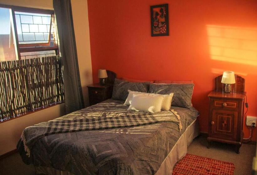 اتاق استاندارد با سرویس بهداشتی مشترک, African Ubuntu Backpackers