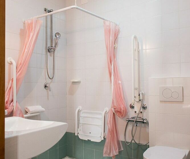 スタンダードルーム, Domus Clugiae