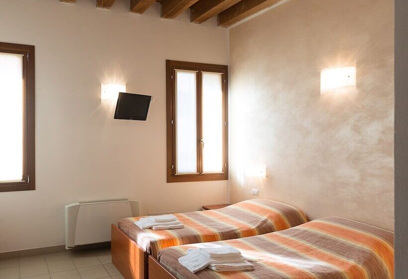 4인용 스탠다드 룸, Domus Clugiae