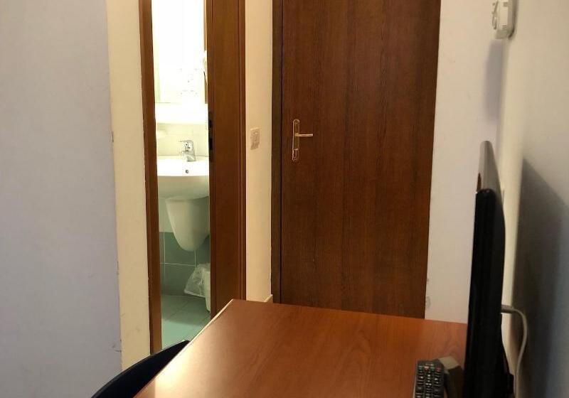 スタンダードシングルルーム, Domus Clugiae