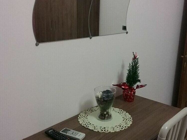 اتاق استاندارد سه نفره, B&b Contesse